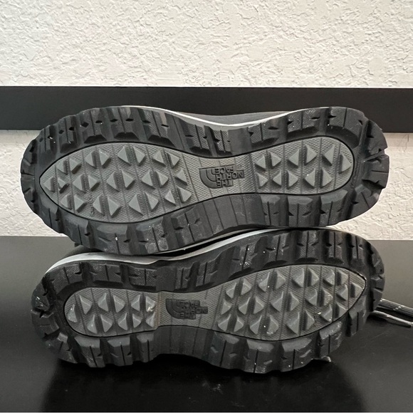 North Face Black Gray Chilkat 400 Cold Weather Hiker Boots - Picture 13 of 13